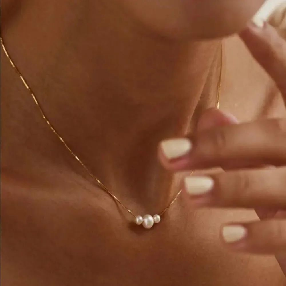 Gold Necklace with Pearls A1447